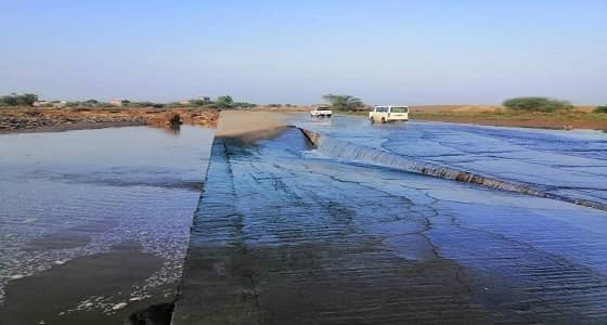 انهيار طريق الخواريه بصبيا بسبب السيول