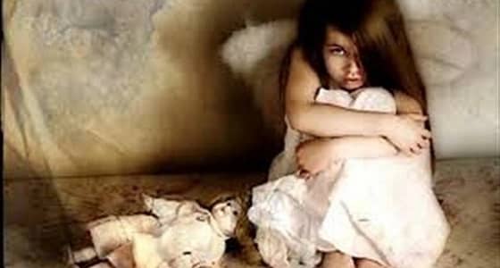 ستيني يغتصب طفلتين بعد محاولة مع امرأة