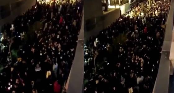 ‏بالفيديو.. حشود هائلة من الإيرانيين تهتف برحيل حكومة الحرس الثوري