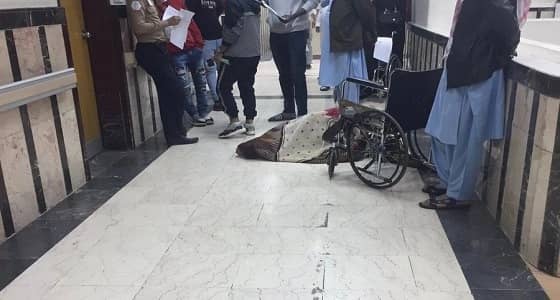 «صحة المدينة» تحقق في واقعة افتراش مريض البلاط بمستشفى أحد