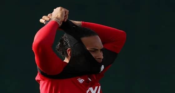 فان دايك يكشف موقفه من التمديد مع ليفربول