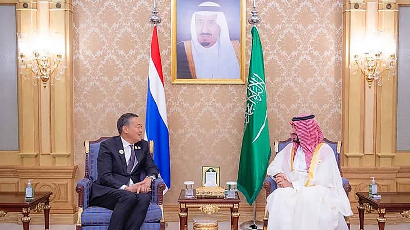 ولي العهد يلتقي بـ رئيس وزراء تايلند ورئيس جمهورية الفلبين