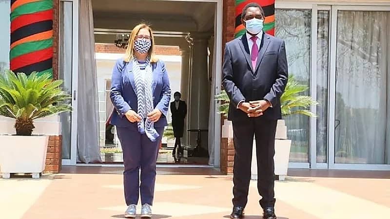 إصابة سفيرة إسرائيلية بعد سرقتها أمام حراسها