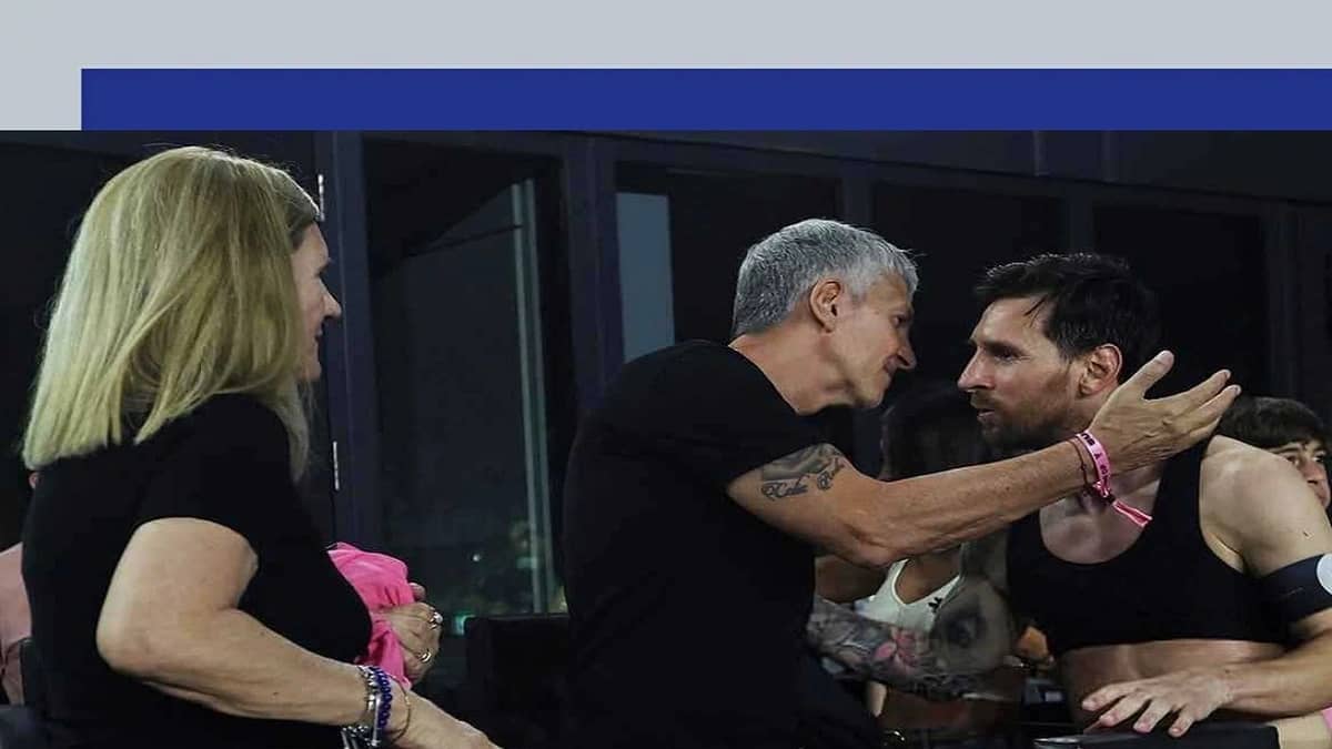 ميسي يهدي قميصه لوالدته فرحا بالفوز على ناشفيل .. فيديو