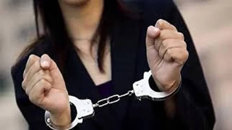 رجل يسامح زوجته بعد ضبطها في أحضان عشيقها