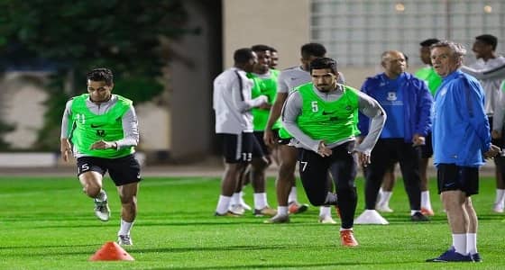 بالصور.. " الهلال " ينهي تحضيراته لمواجهة " الأهلي "