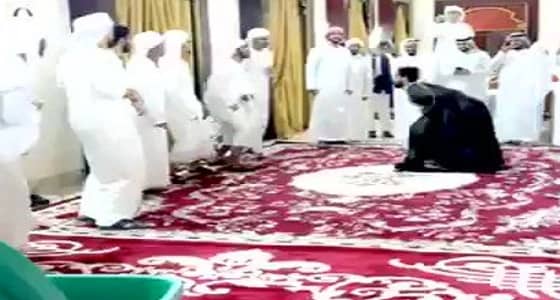 بالفيديو.. مدعوون يلعبون الكرة في حفل زفاف