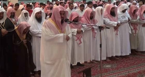 " الفاتح " مهمة الإنقاذ للإمام إذا أخطأ في الصلاة