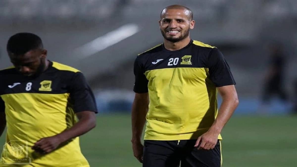 الاتحاد يقترب من تجديد عقد كريم الأحمدي