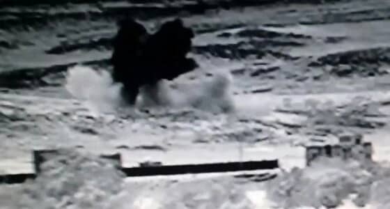 بالفيديو.. مدفعية الجيش اليمني تقصف أوكار الحوثيين في نهم 