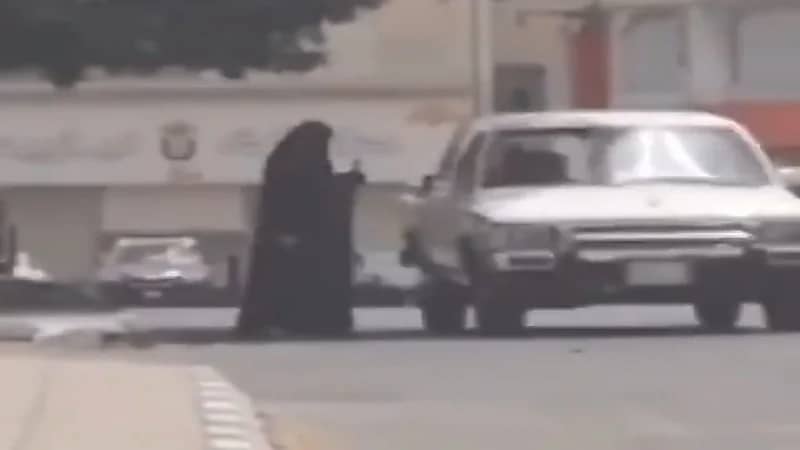 شاهد.. ضبط عدد من المتسولين بمكة المكرمة والمدينة المنورة 