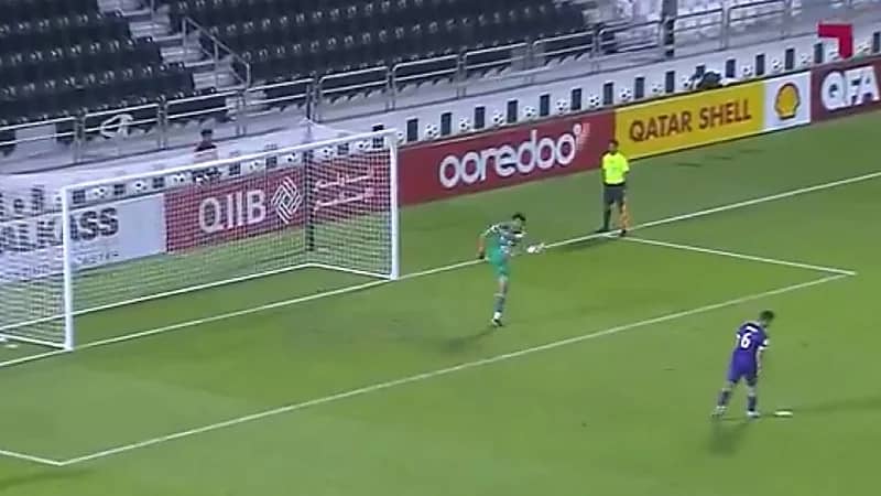 أغرب ضربة ترجيحية خلال مباراة الوكرة ومعيذر في كأس أمير قطر ..فيديو