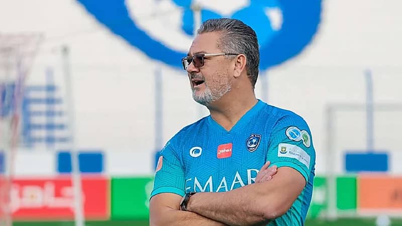 القحطاني مهاجما ميكالي : "كرسي الهلال أكبر منه "