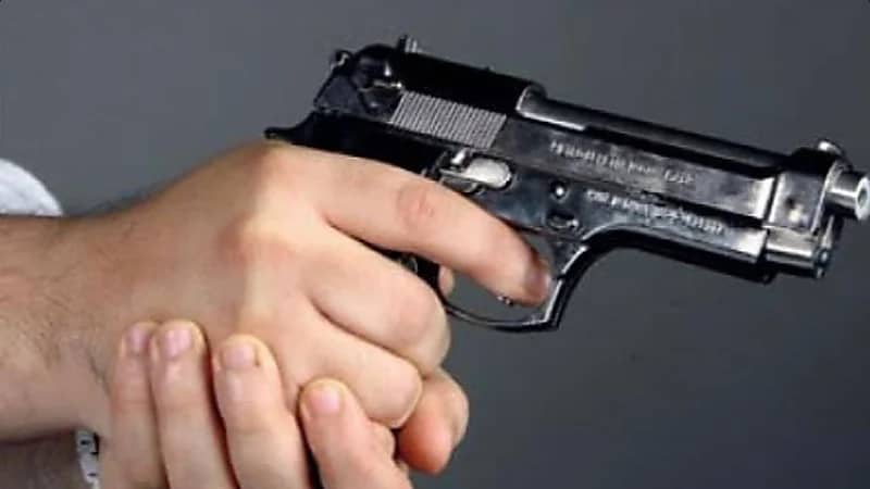 شاب يقتل طالبة أمام منزلها في مصر