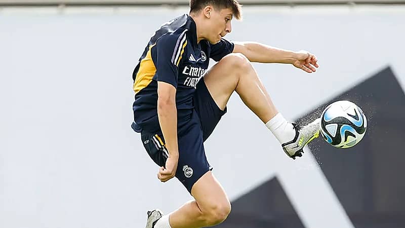 أردا غولر يسجل هدفا مذهلا في تدريبات ريال مدريد..فيديو