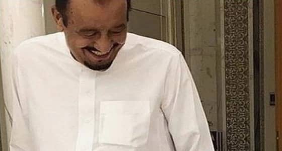 صورة عفوية للملك سلمان مع حفيده