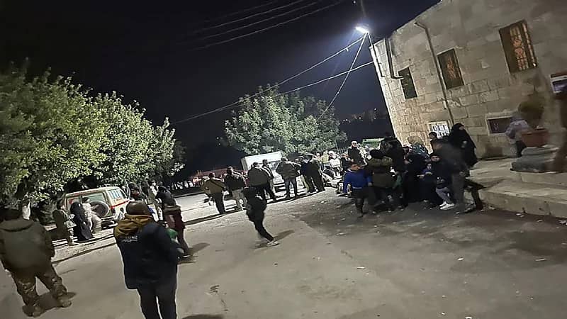 بعد الزلزال الجديد..خروج أهالي حلب إلى الشوارع وسط حالة من الهلع