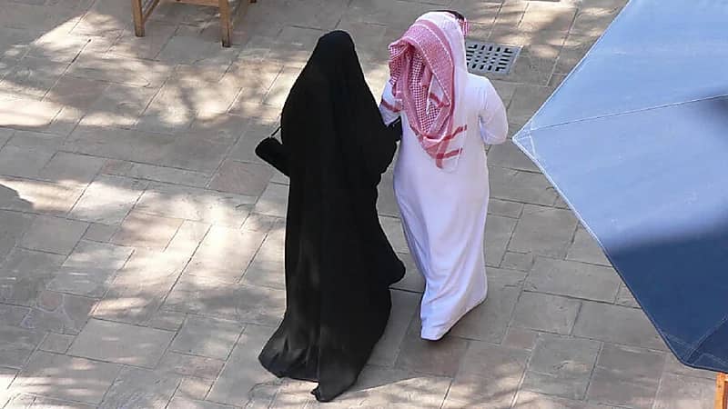 قصة شاب تزوج من امرأة تزوجها أبيه "مسيارَا" قبل 10 سنوات