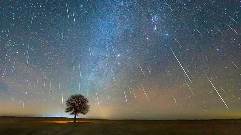 فلكية جدة: ذروة شُهب القيثاريات 2025 فجر غد