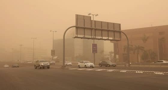 " العاصمة " تشهد الآن موجة غبار