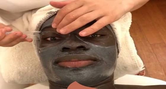 غوميز يخضع لجلسة عناية بالبشرة.. والجمهور: " أسد "