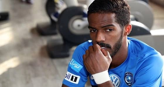 بالفيديو.. محمد بن فيصل لوالد نواف العابد: مافيه عندك نواف ثاني؟