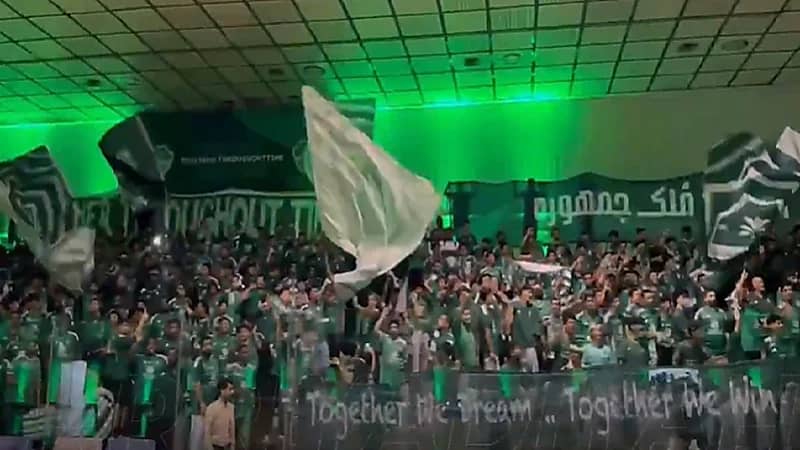 جماهير الأهلي ترحب بالفرنسي ميلوت .. فيديو