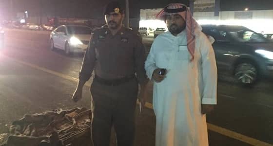 بالصور.. إصابة آسيوي خلال عبوره الطريق بحي الرصراص