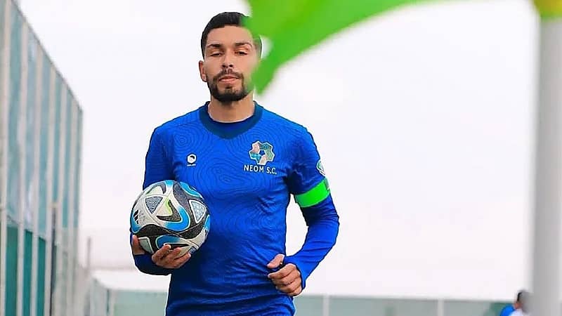 البرازيلي بيتروس لن يستمر مع نيوم في الموسم المقبل