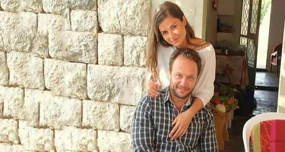 في عيد زواجهما.. مكسيم مداعبًا زوجته " انزلي خليني أسوق "