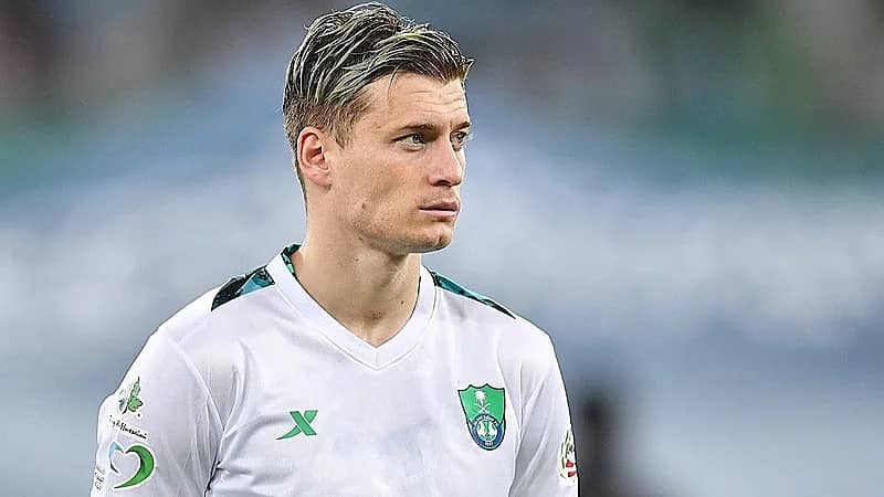 أليوسكي يلتحق بمعسكر الأهلي الخارجي للفريق