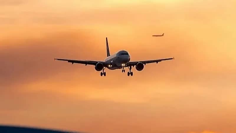 عودة طائرة روسية بعد اقلاعها بسبب فقدان الضغط في الجو