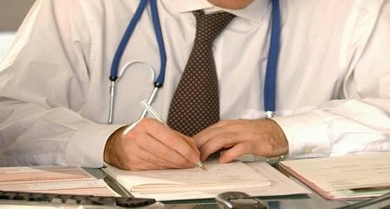 قدم تقريرا طبيا مزورا.. السجن شهرين وغرامة 5 آلاف ريال لموظف حكومي