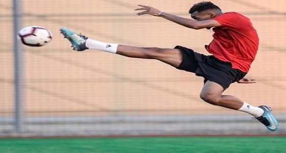 لاعب الوحدة عن أنباء انتقاله للنصر: لا تعليق