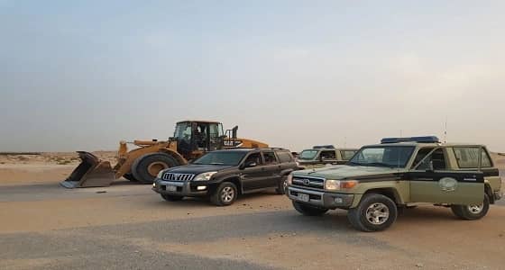 بالصور..مصادرة شيول و3 قلابيات على طريق بقيق