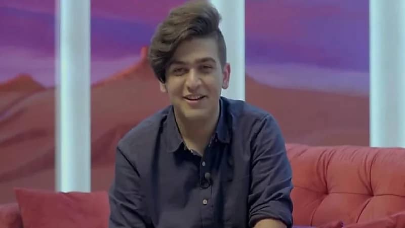 شهاب ينشر صورة لجدته ببطن منتفخة : " جدتي حامل "