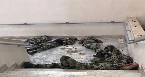 بالصور.. رجال الأمن يرتاحون بعد تشرفهم بخدمة ضيوف الرحمن