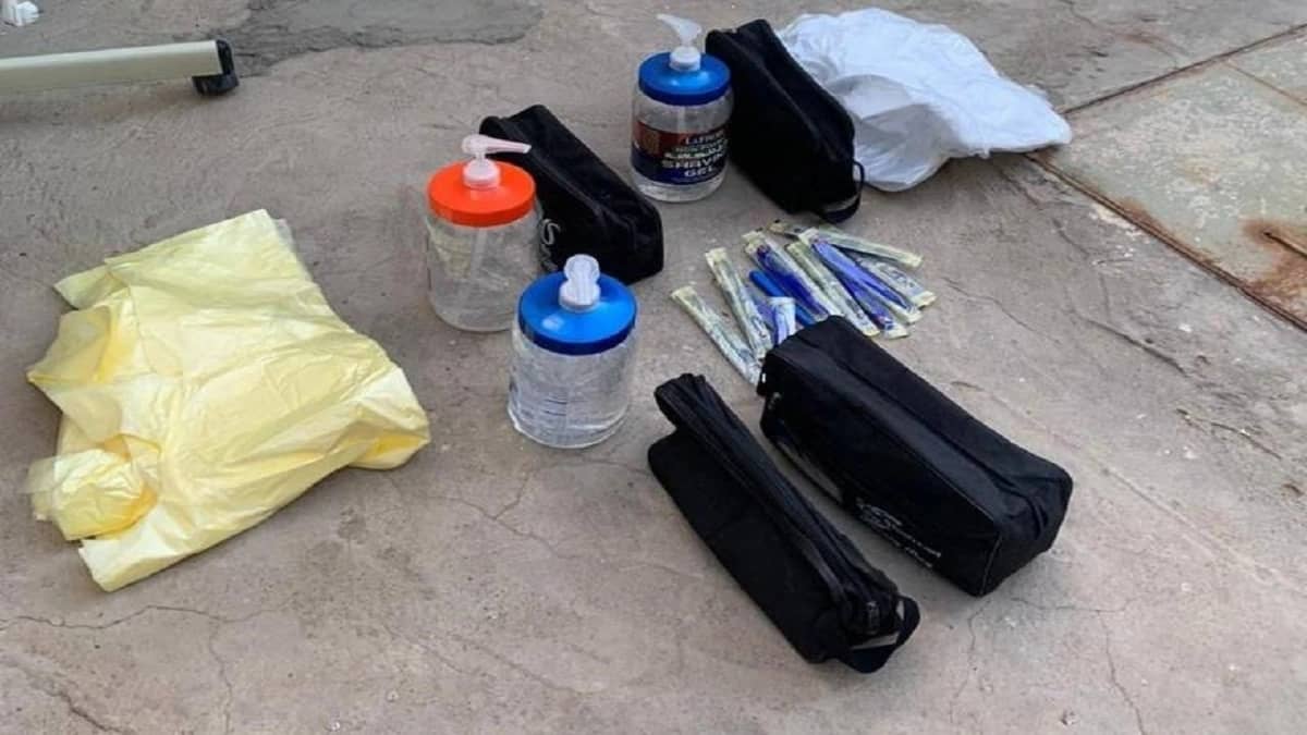 بالصور.. ضبط "حلاق" يمارس عمله بمنزله في الخرمة