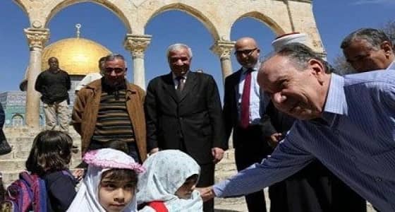 بالصور.. موقف غريب وغير متوقع من وزير خارجية البرازيل مع طالبة فلسطينية