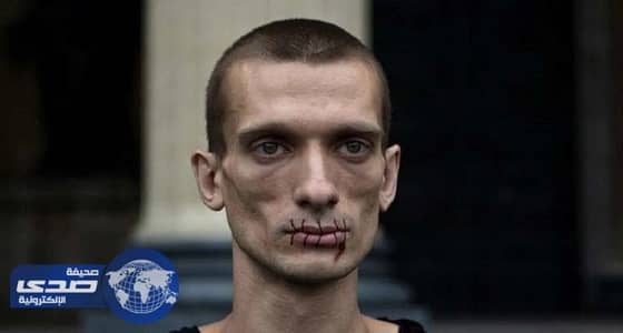 نشطاء يطالبون بإعادة حارق المصرف الفرنسي إلى روسيا