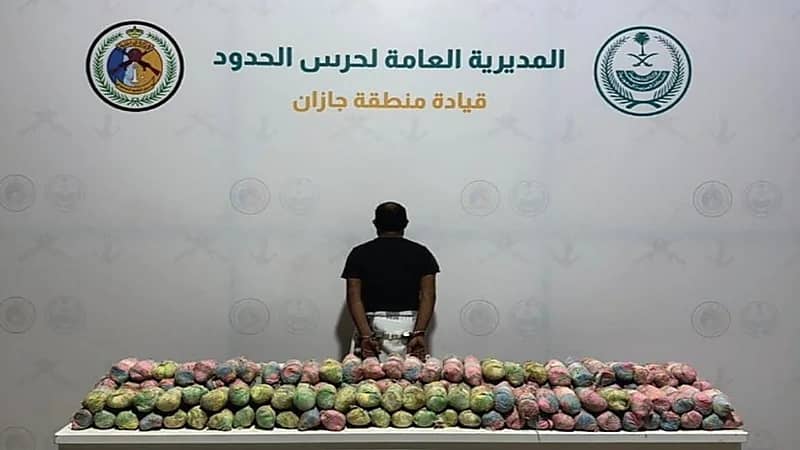 القبض على 5 أشخاص لتهريبهم مواد مخدرة