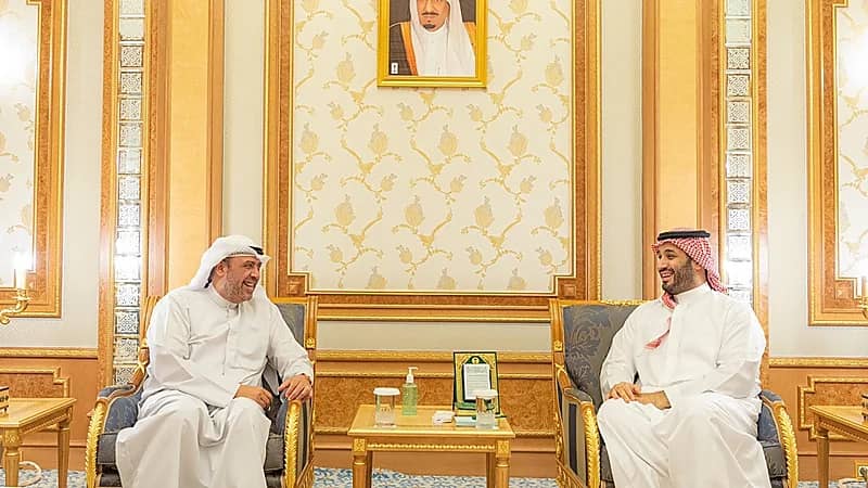 ولي العهد يلتقي الشيخ أحمد فهد الأحمد الصباح