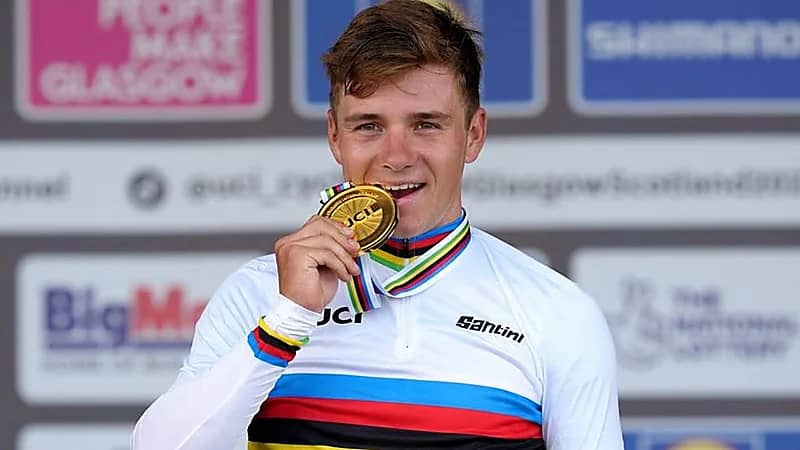 دراج شهير يتعرض لحادث مروع أثناء التدريب.. صور