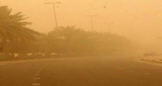 انعدام في الرؤية الأفقية بطرق مكة بسبب موجة غبار كثيفة