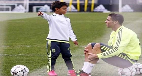 ابن " رونالدو " يبدأ تدريباته مع يوفنتوس.. ووالده: سيصبح مثلي