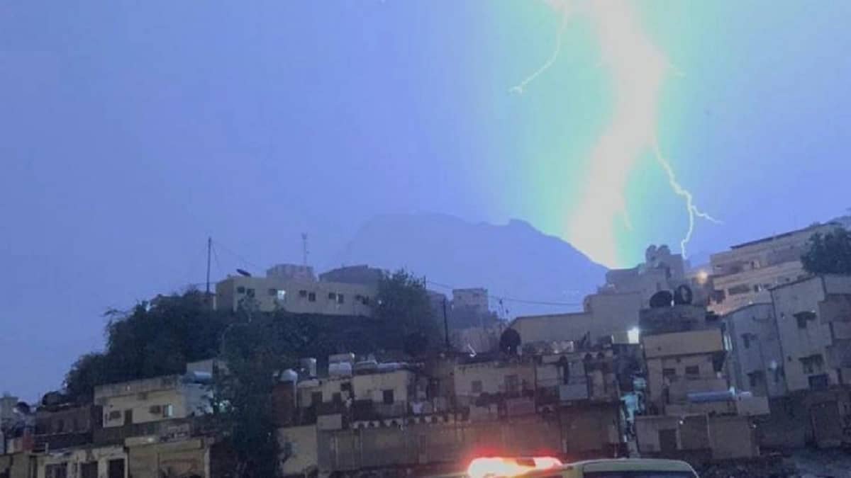 مدني جازان يحذر من التقلبات الجوية المصاحبة للأمطار ويهيب باتباع التعليمات