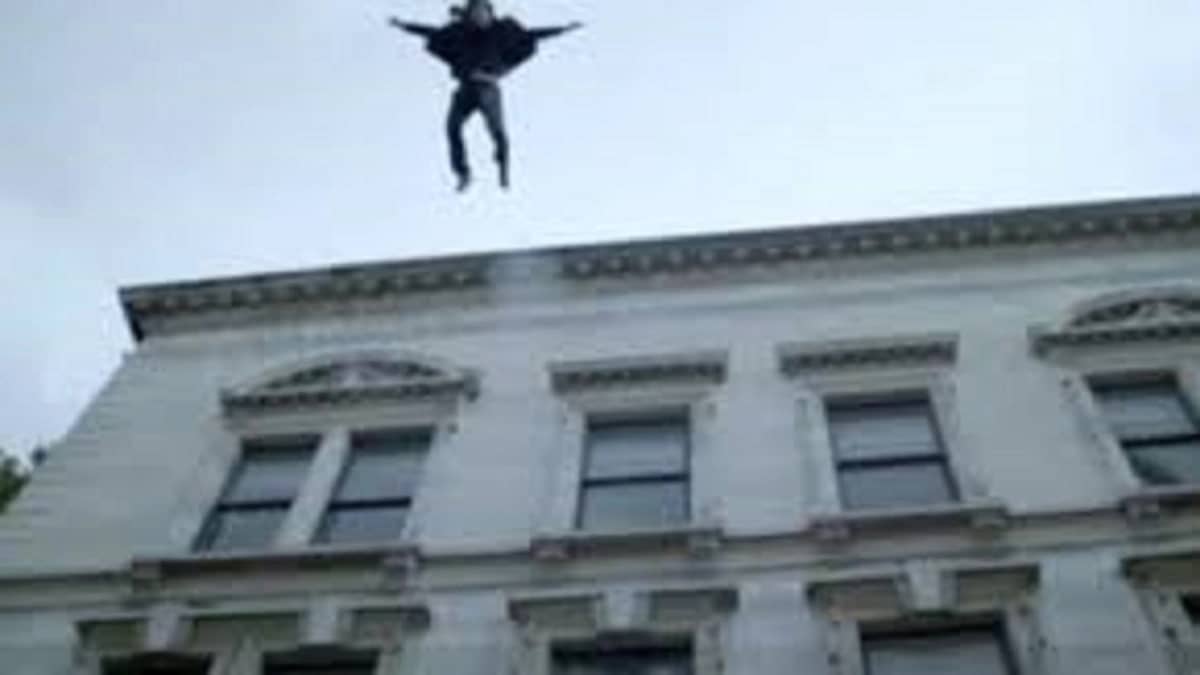 رجلان ينهيان حياتهما بطريقة مأساوية أحدهما بالقفز من الدور الـ 14