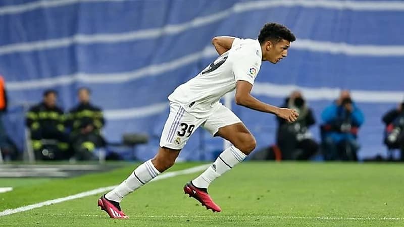 أتلتيكو يتعادل مع ريال مدريد في الدوري الإسباني