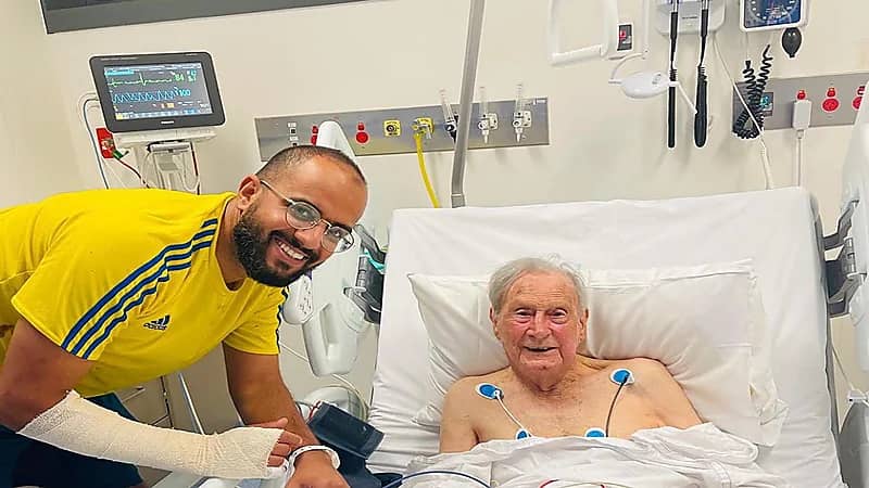 شجاعة مبتعث تنقذ جاره الأسترالي من حريق اندلع بمنزله