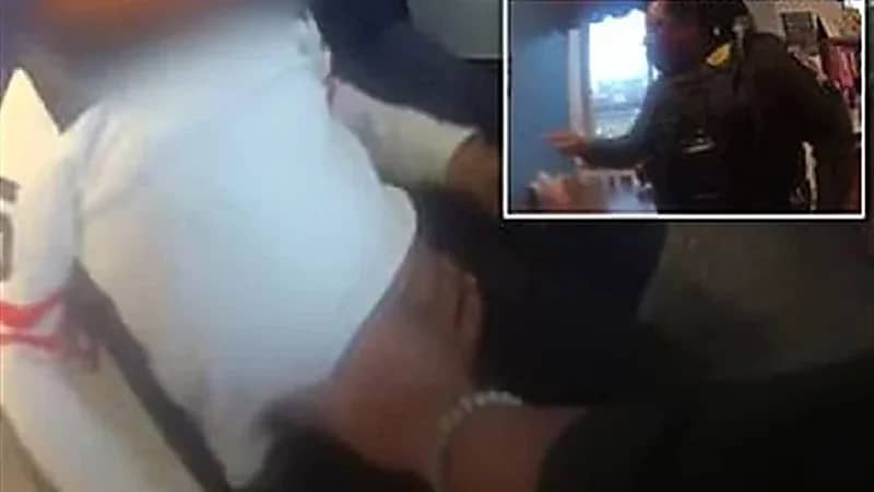 فيديو مثير للجدل لضابطة تعنف طفل وتقيده